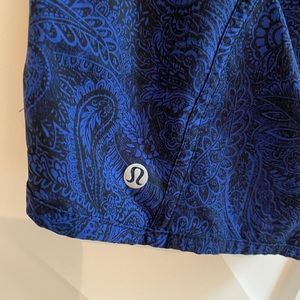 Blue paisley Lululemon tracker shorts size 8 rare
